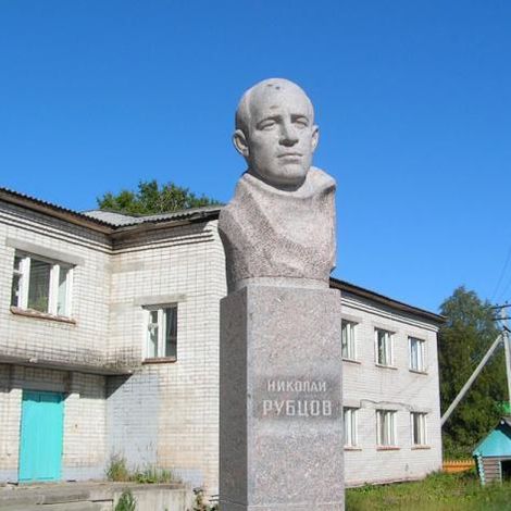 Памятник поэту Николаю Рубцову. Фото Угольникова Александра Викторовича